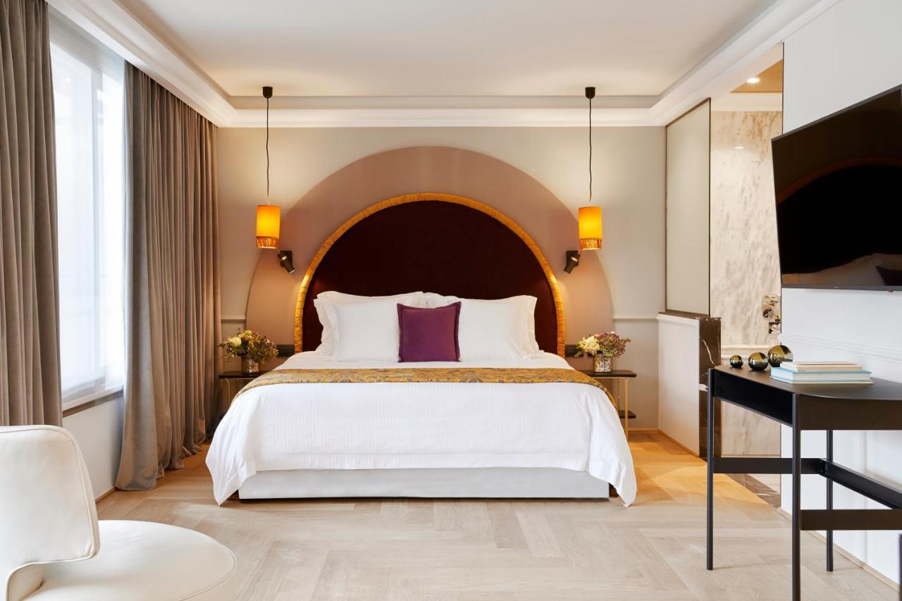 The Excelsior - Small Luxury Hotels Of The World Салоники Экстерьер фото A bedroom at the Mandarin Oriental, Paris